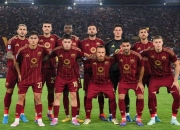 开云体育下载-国际比赛吸引球迷目光，球员们展现实力