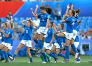 开云体育官方网站-包含女足球员在赛场上彰显技艺和实力的词条