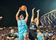 激情四射！职业篮球联赛中球员的场上表现的简单介绍