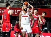 开云体育在线-广州队客场获胜，赢得关键胜利