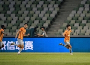 开云体育官网-球队主帅对下一轮比赛布置战术计划