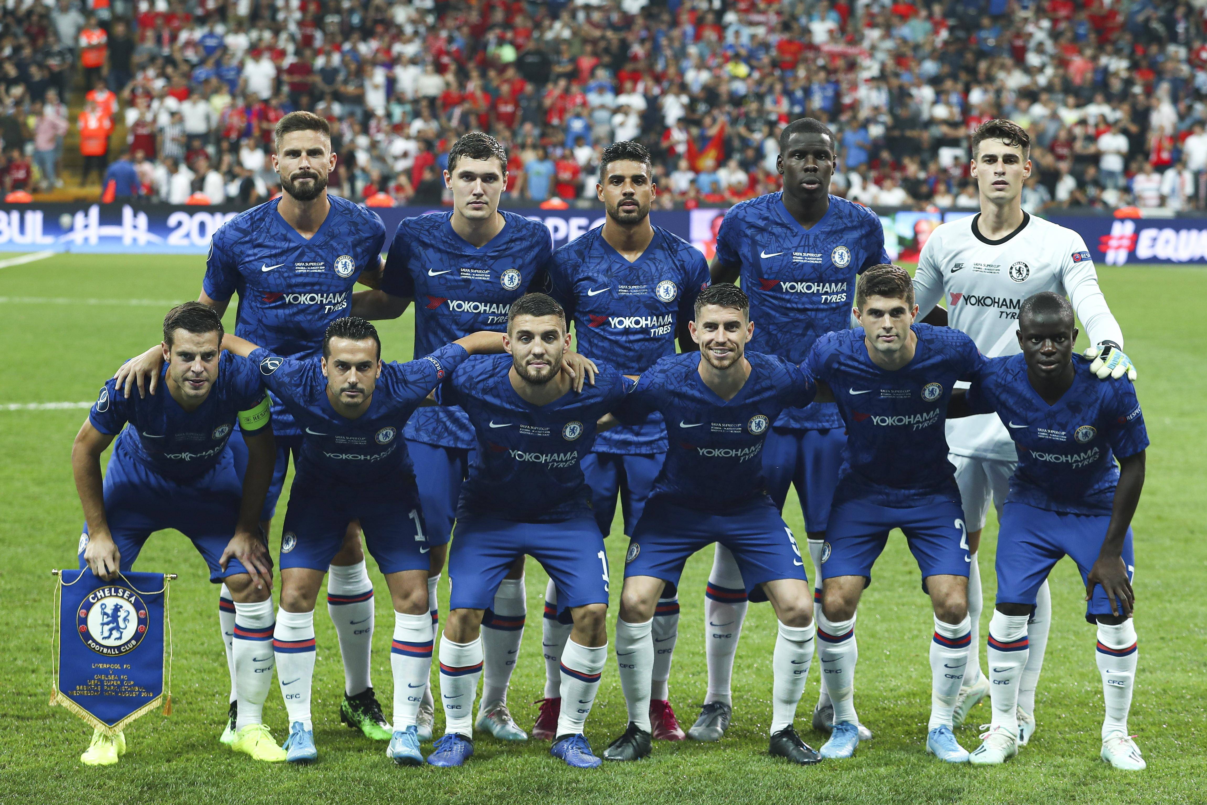 包含利物浦客场战胜诺维奇城，继续领先榜首的词条