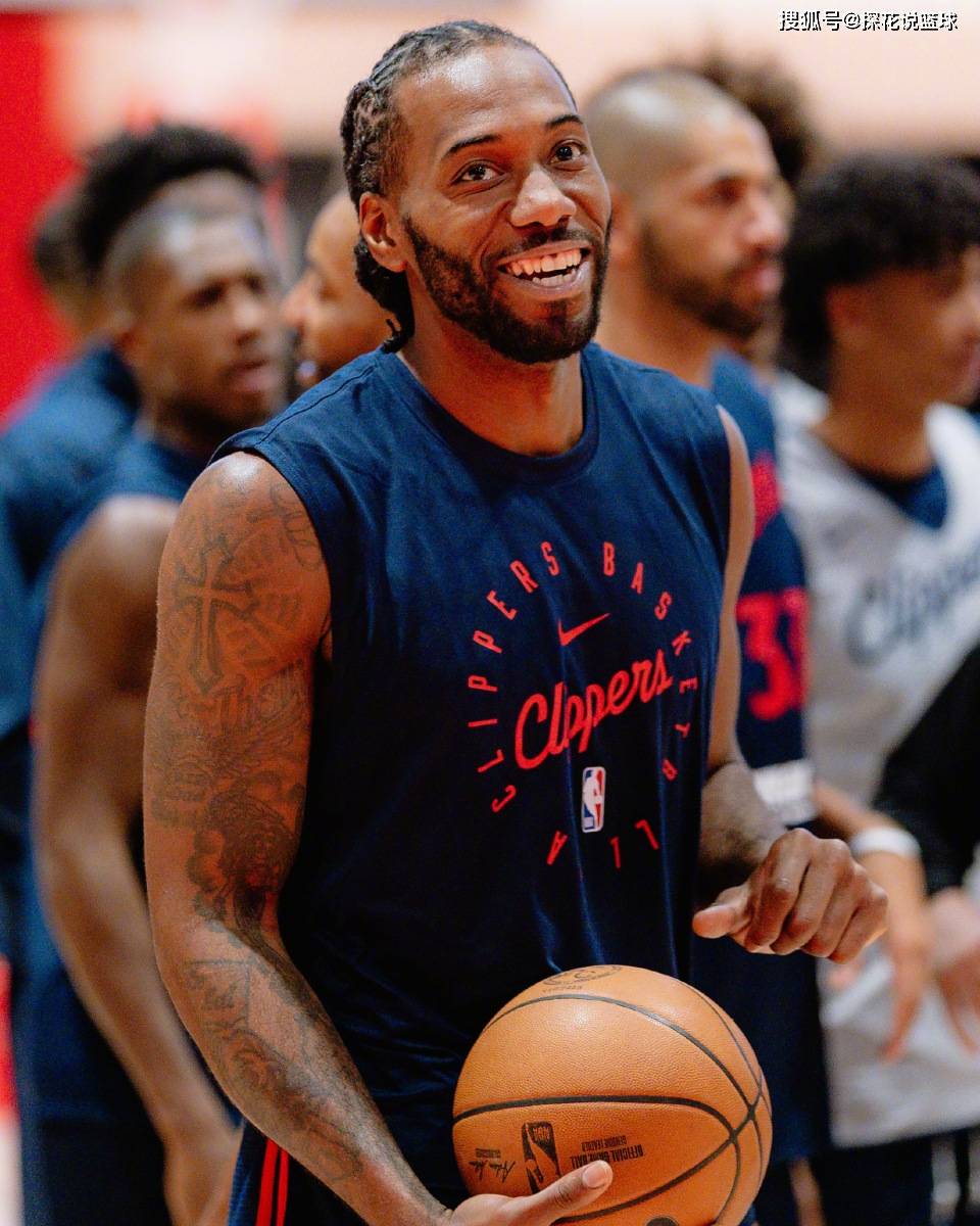 快船核心伤愈复出!莱纳德带队击败马刺的简单介绍 快船核心伤愈复出!莱纳德带队击败马刺的简单介绍