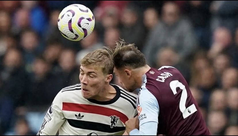 曼联主场爆冷负于维拉,备受挫折 曼联主场爆冷负于维拉,备受挫折