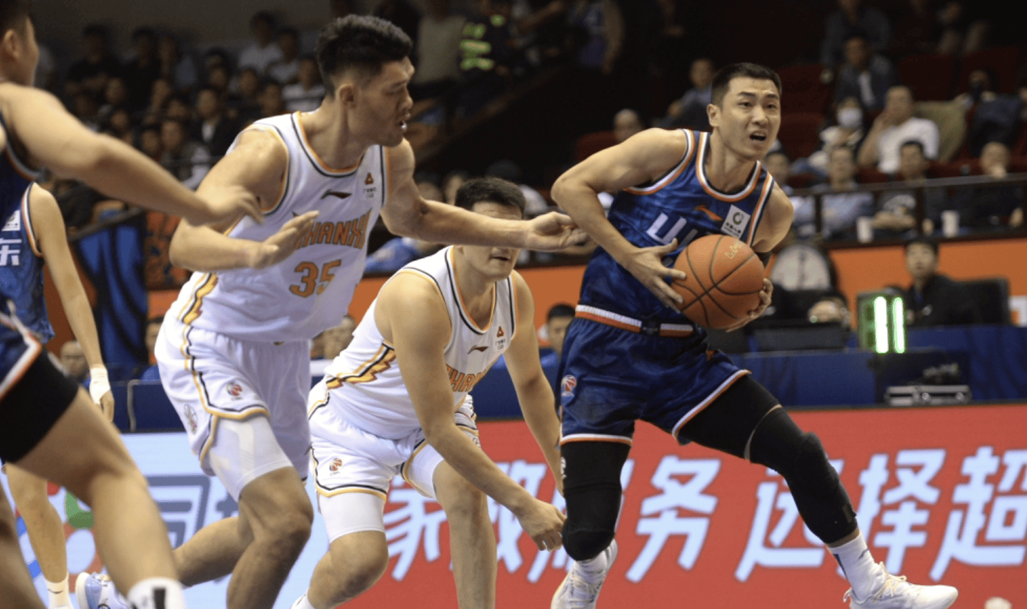 湖北队客场对上北京男篮,防守强势获得胜利的简单介绍 湖北队客场对上北京男篮,防守强势获得胜利的简单介绍