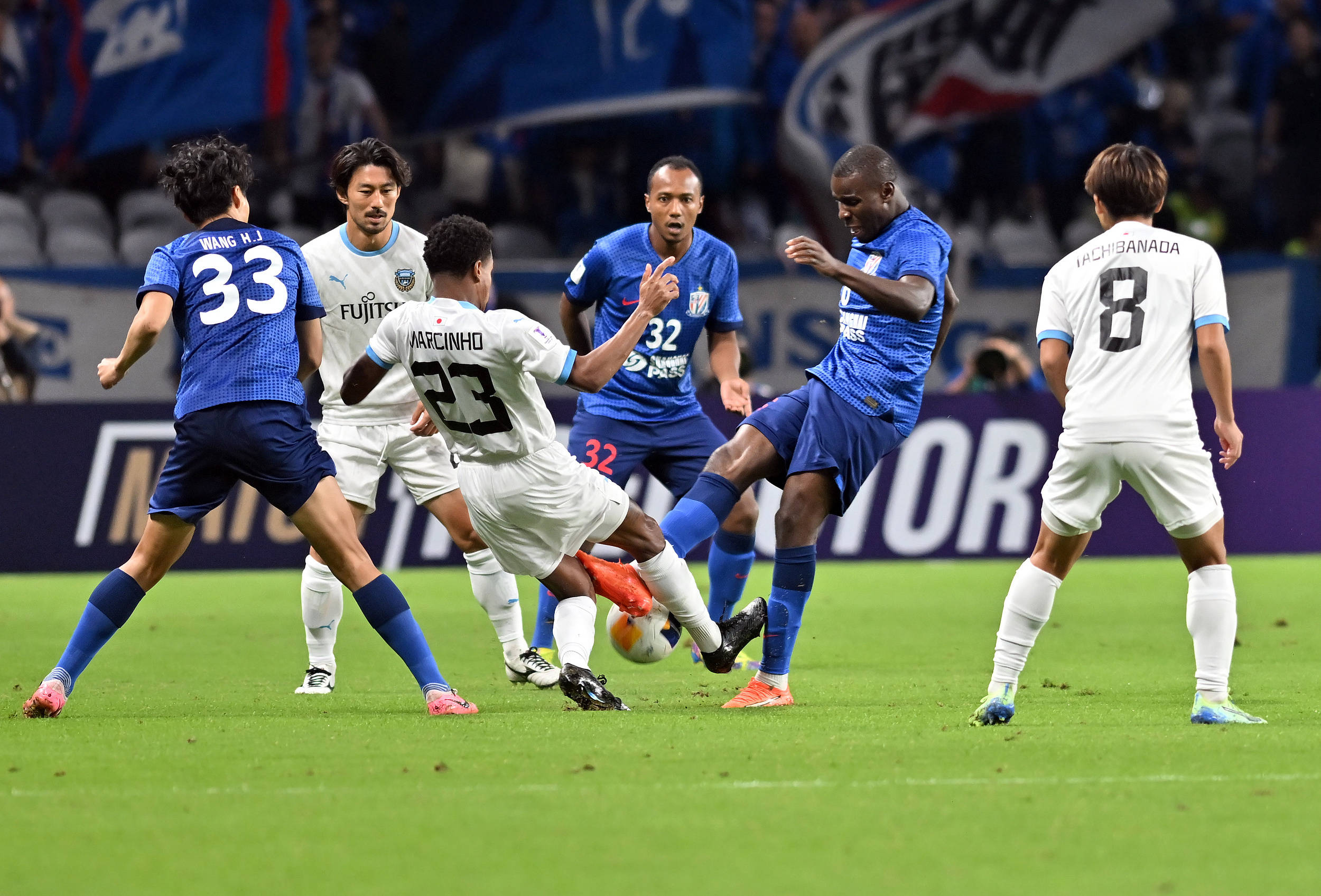 关于强强对话,足球赛事中震撼人心的一幕的信息 关于强强对话,足球赛事中震撼人心的一幕的信息