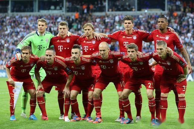 包含拜仁慕尼黑连胜表现出色，稳坐德甲榜首的词条