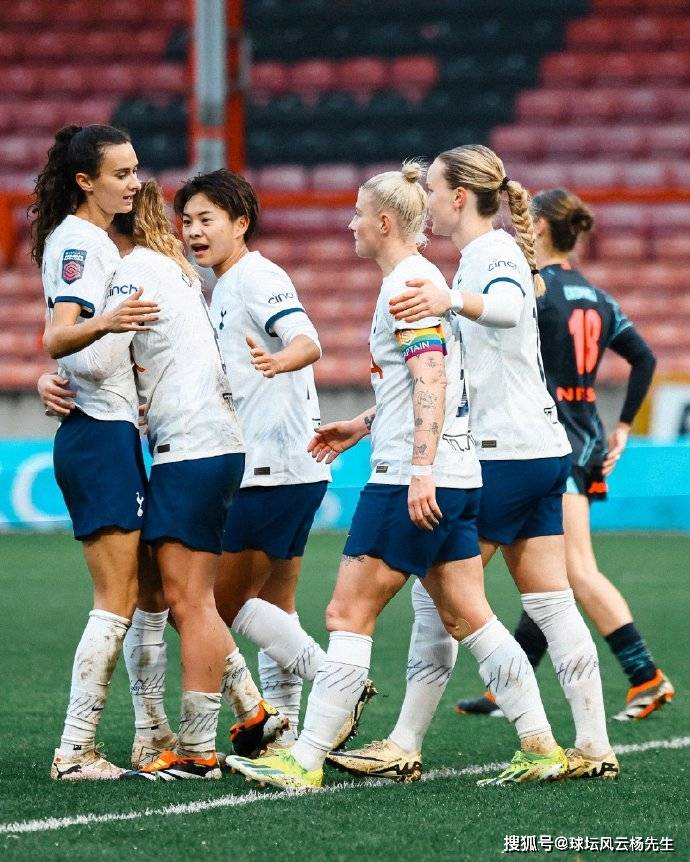 包含女足球员在赛场上彰显技艺和实力的词条 包含女足球员在赛场上彰显技艺和实力的词条