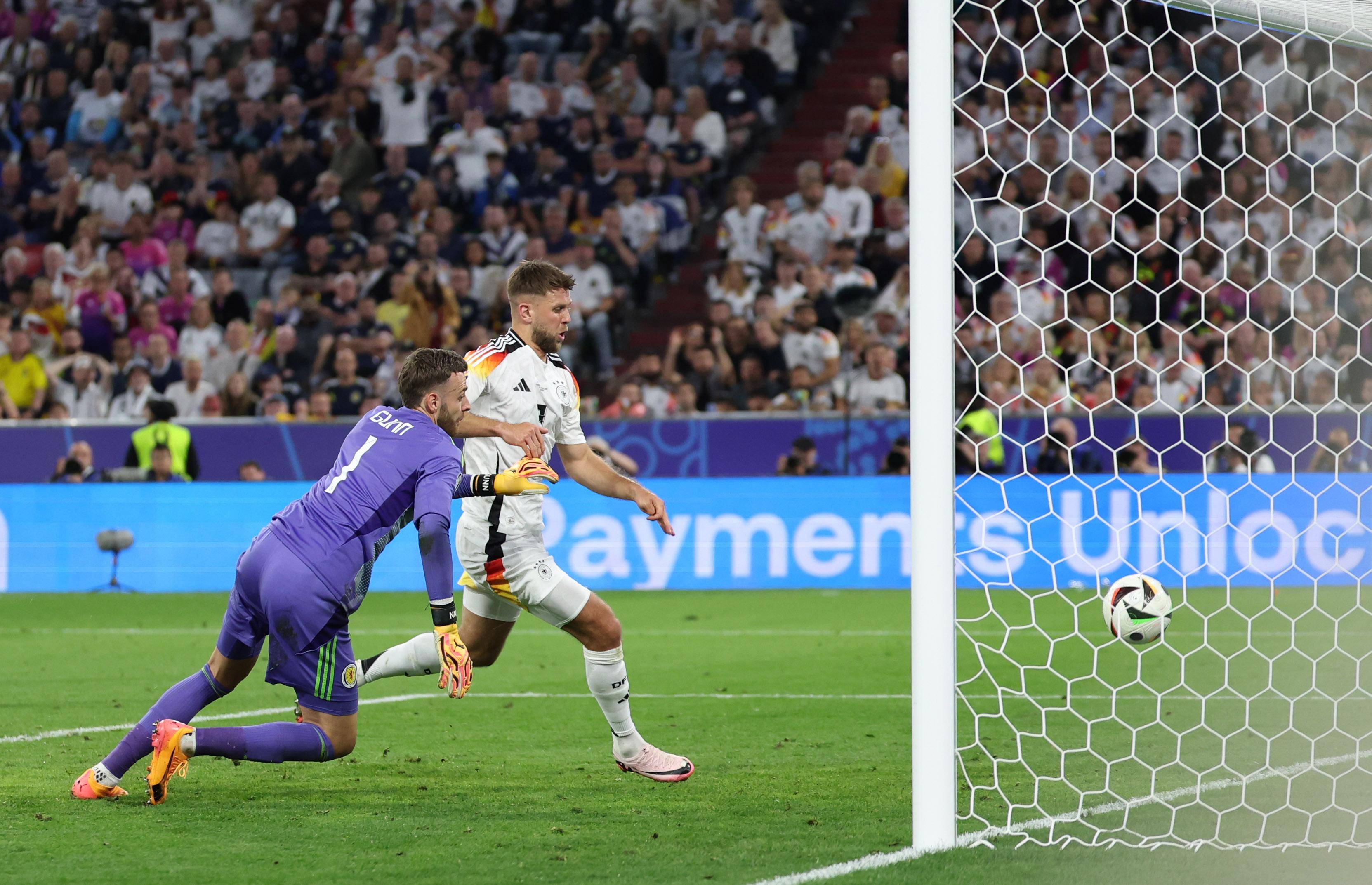 德国与英格兰将在欧洲杯半决赛上演对决 德国与英格兰将在欧洲杯半决赛上演对决