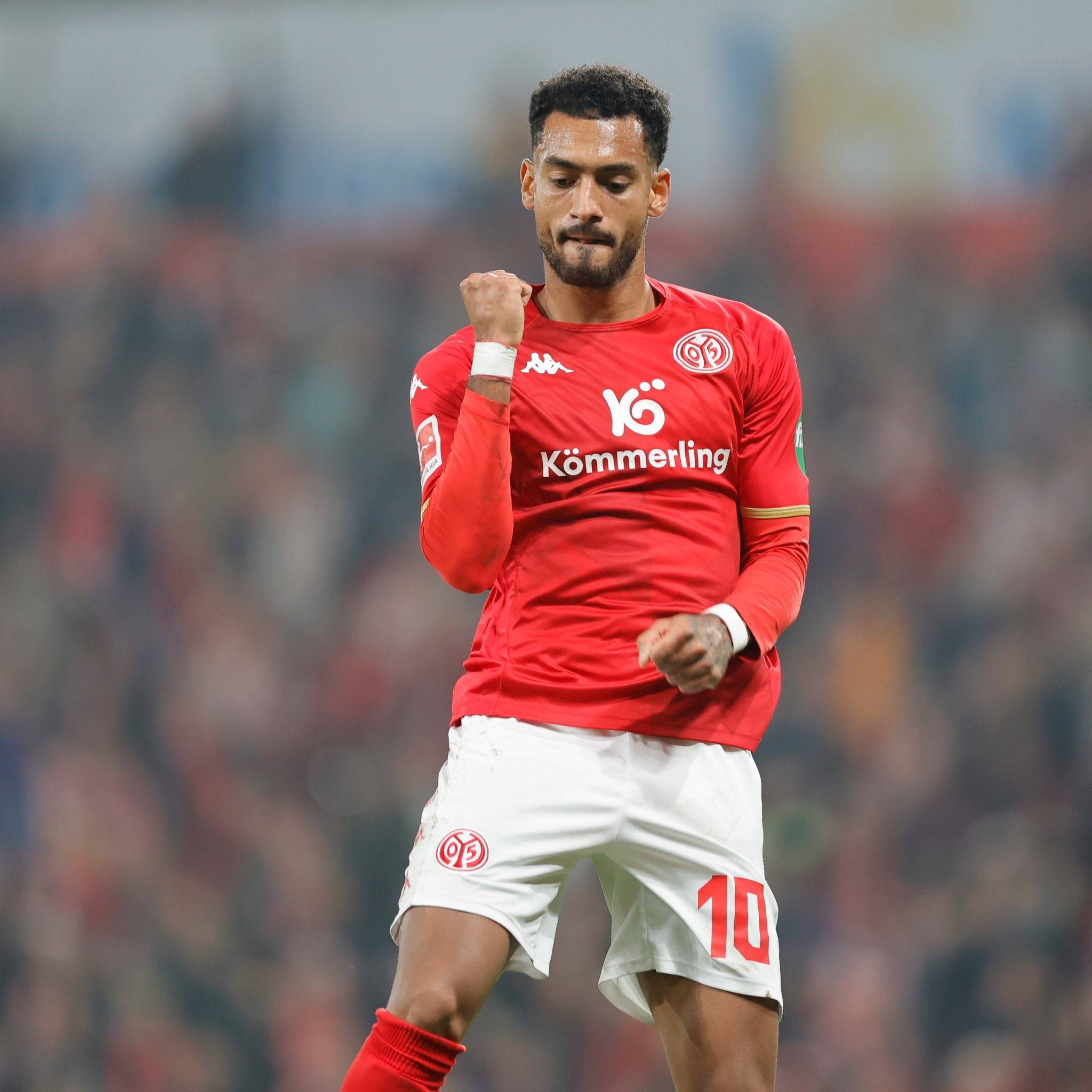 拜仁慕尼黑连续八轮不败,领跑德甲 拜仁慕尼黑连续八轮不败,领跑德甲