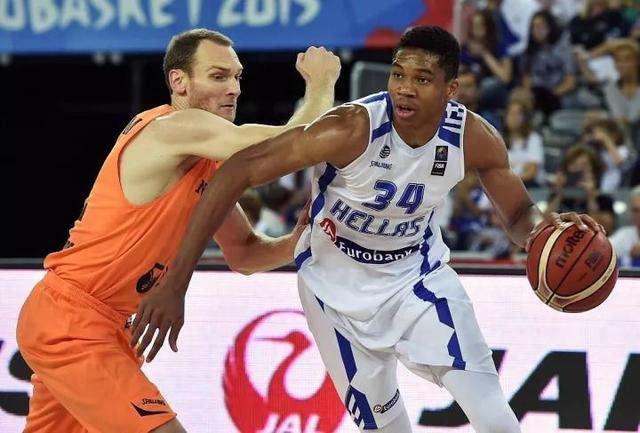 包含抢尽先机！球员扬眉吐气，率队立于不败的词条