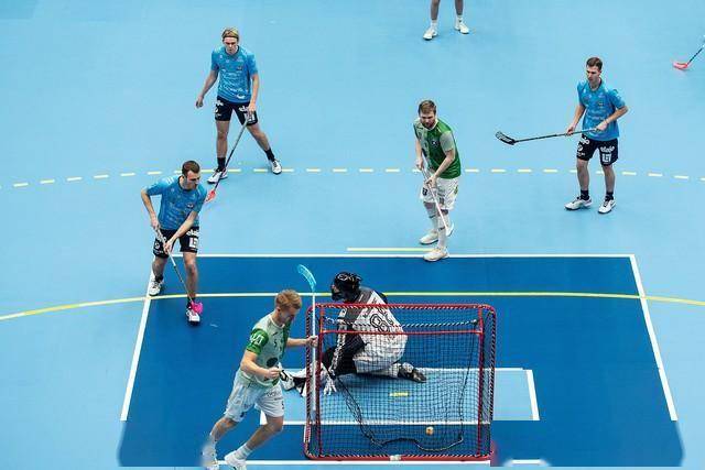 羽球对决竞技激烈,中国羽毛球队拼尽全力 羽球对决竞技激烈,中国羽毛球队拼尽全力