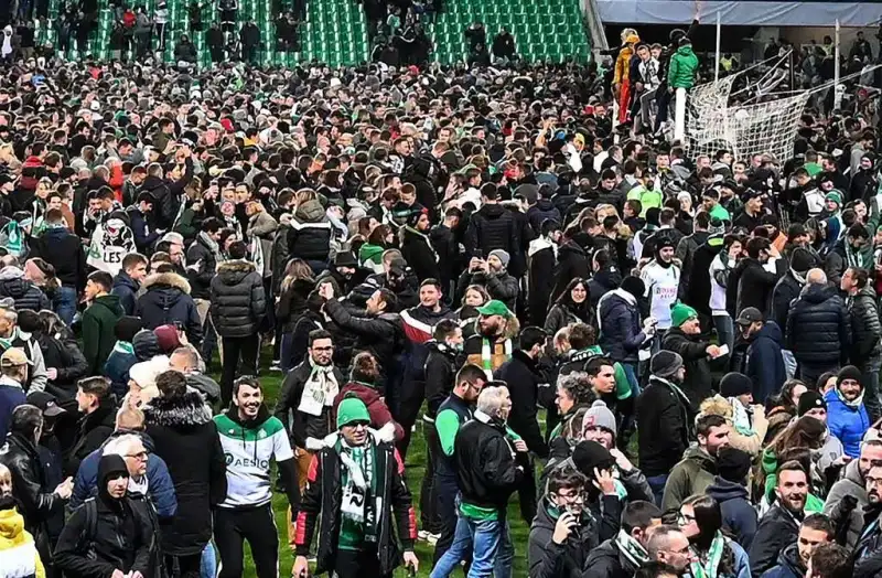 圣埃蒂安球员们在场上表现出色,以胜利告终的简单介绍 圣埃蒂安球员们在场上表现出色,以胜利告终的简单介绍