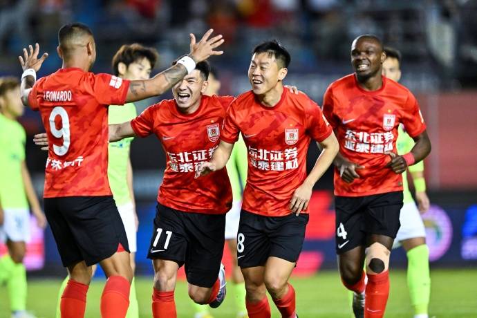 青岛黄海主场战负亚泰,寻找突破机会 青岛黄海主场战负亚泰,寻找突破机会