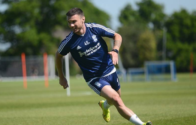 伯明翰城再遇失利,保级形势日益严峻 伯明翰城再遇失利,保级形势日益严峻