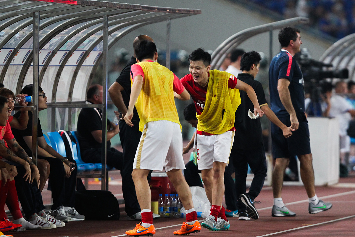 运动员们在赛场上奉献了一场精彩的比赛