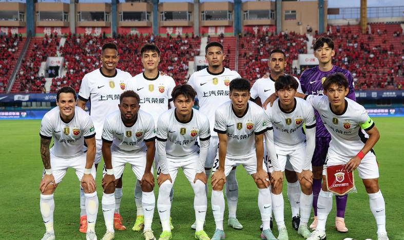 年轻球员崭露头角,实力更胜一筹 年轻球员崭露头角,实力更胜一筹