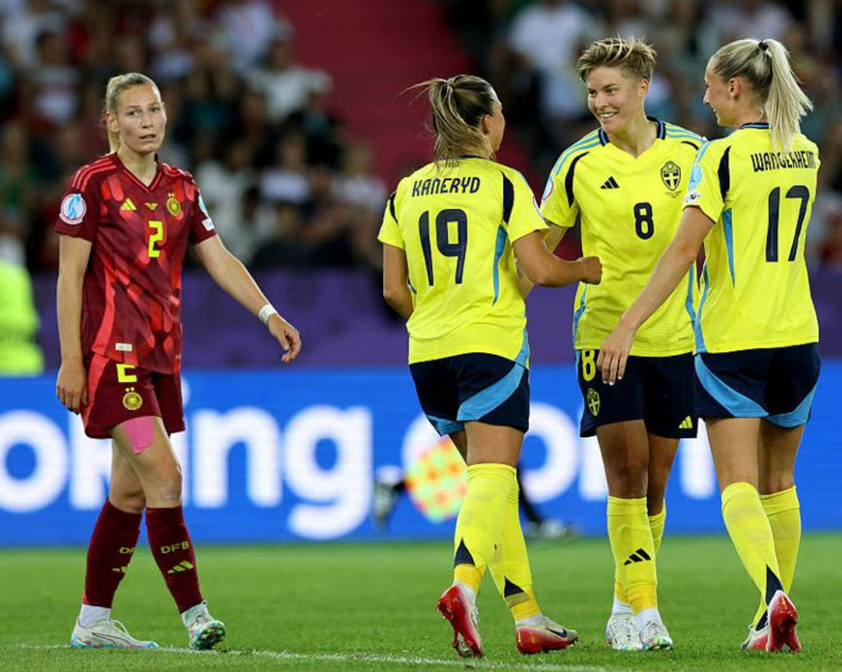 包含欧洲杯预选赛：瑞典苦战克罗地亚，保住小组第二的词条