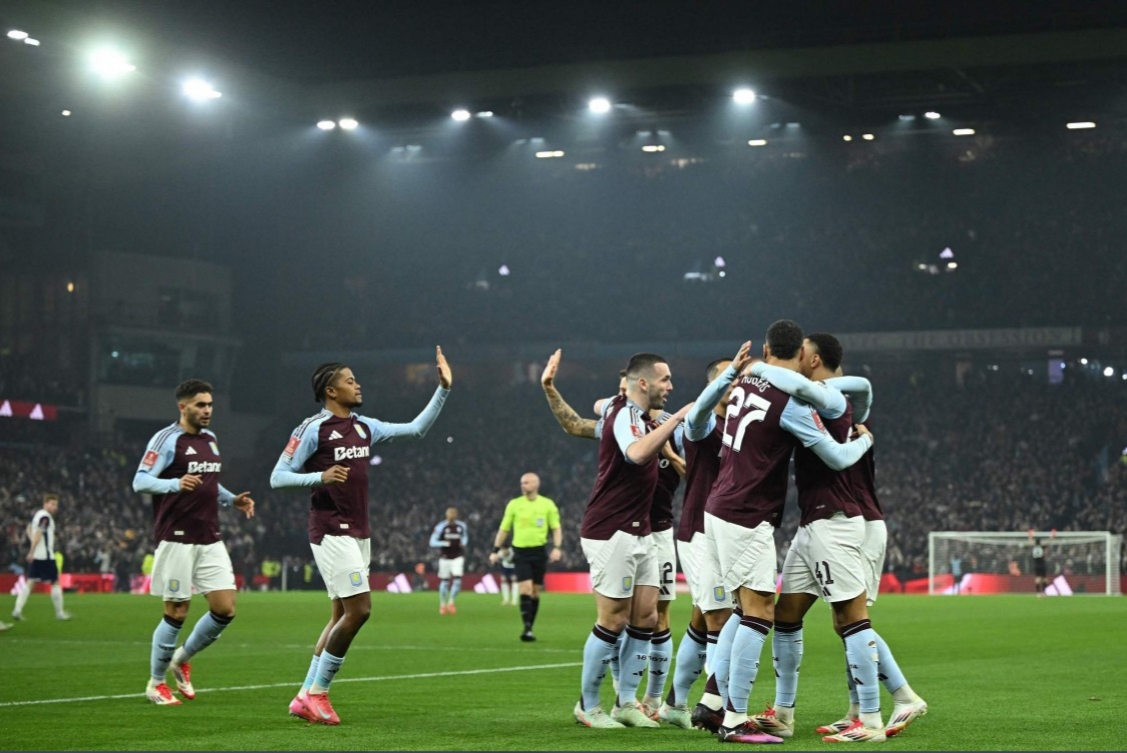 热刺阵容整体发挥稳定,控制比赛节奏 热刺阵容整体发挥稳定,控制比赛节奏