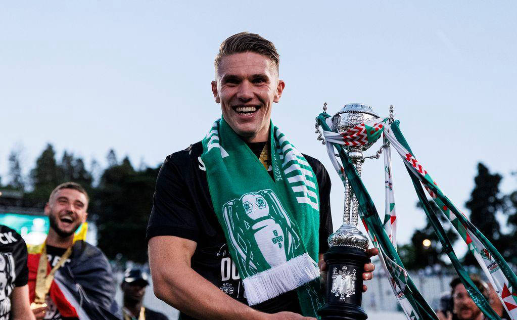 瑞典球员在比赛中展现出色技术