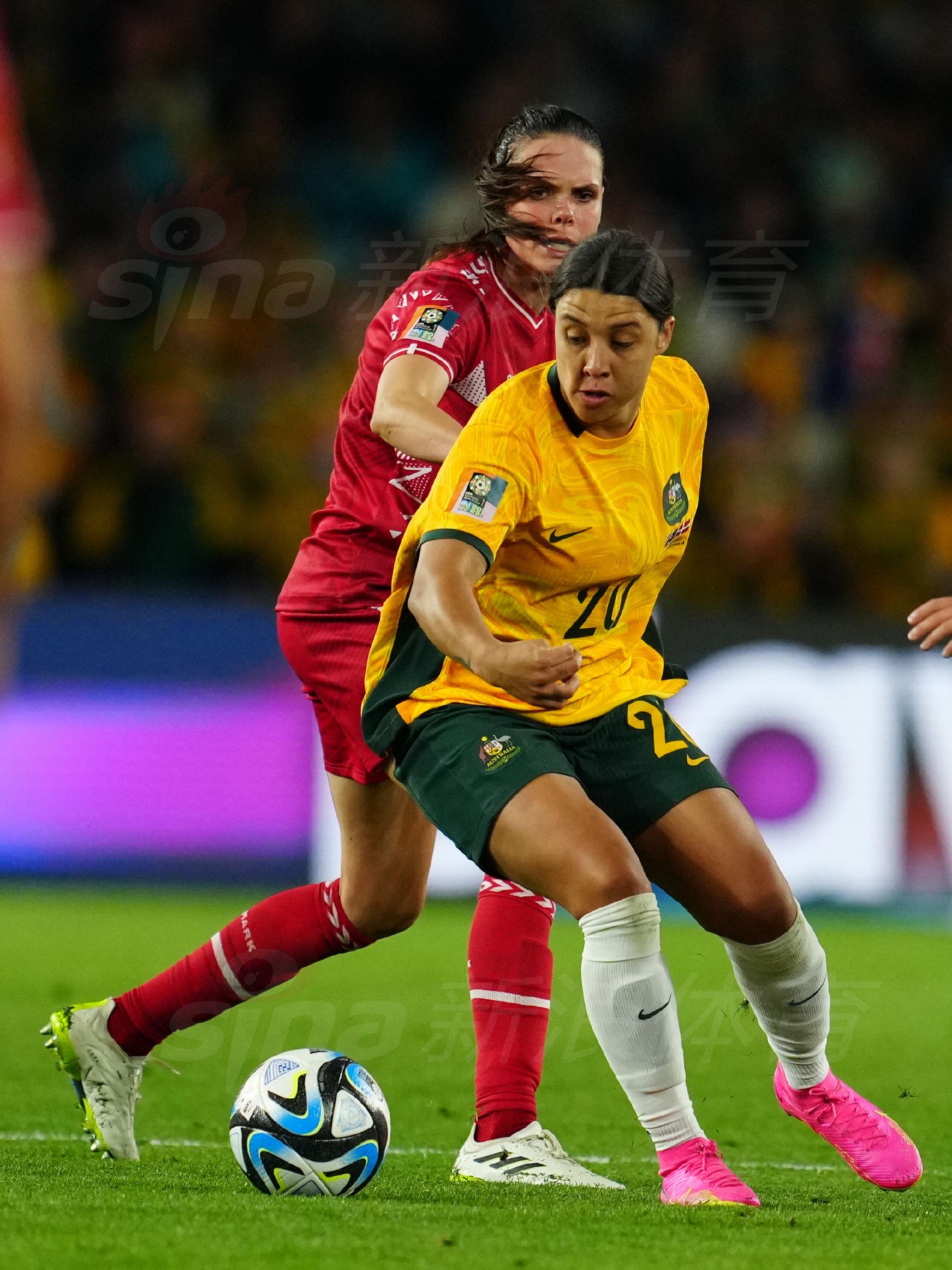 丹麦女足在比赛中展现出色技巧 丹麦女足在比赛中展现出色技巧