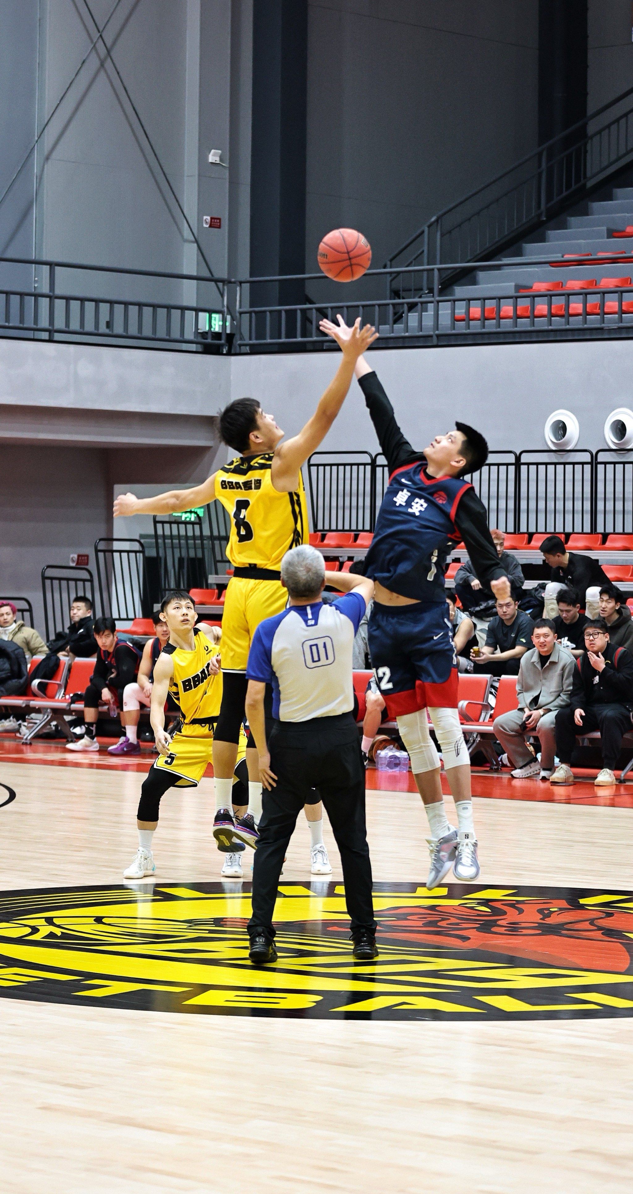 包含全球篮球明星云集，传奇球员齐聚一堂致敬体育传奇的词条