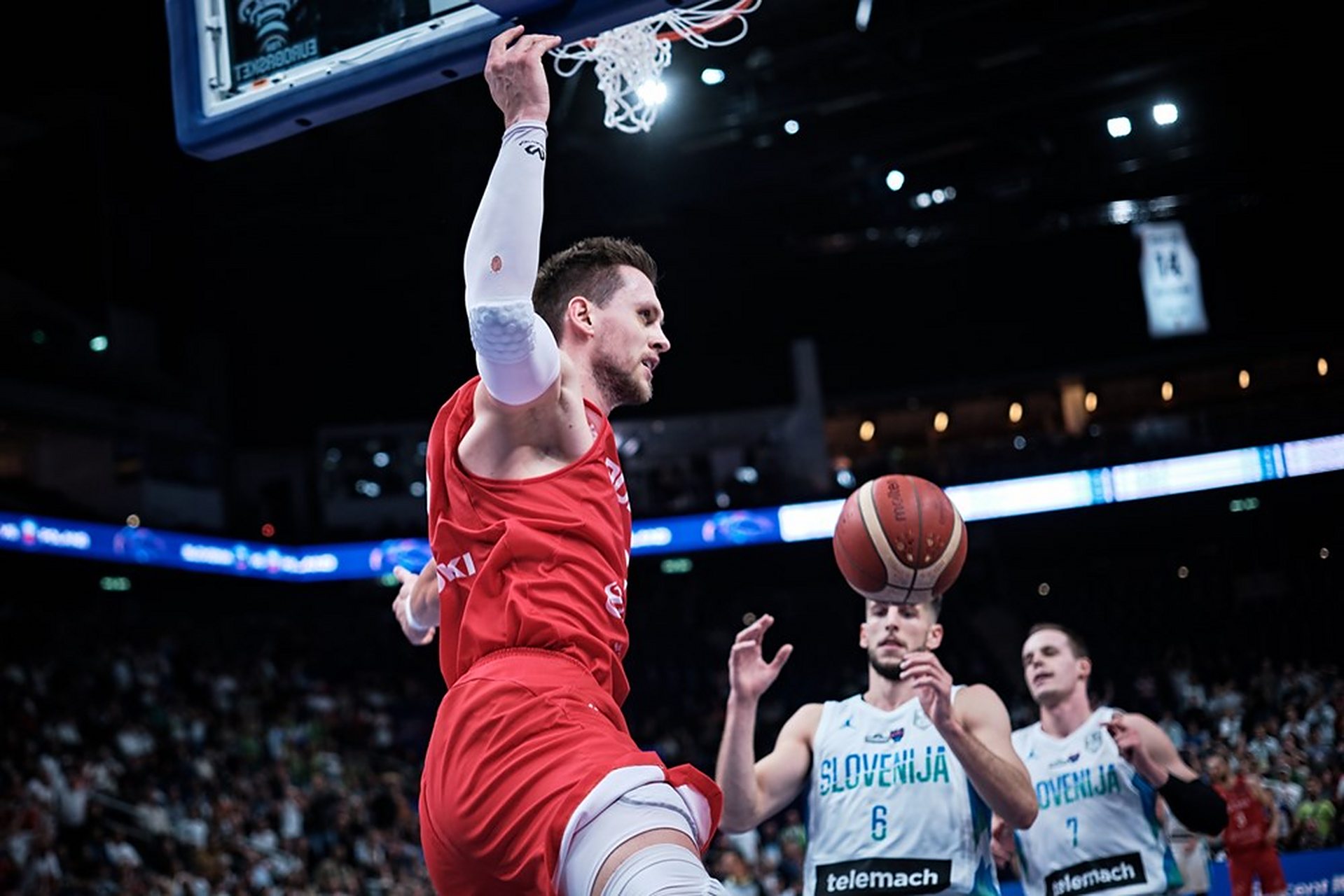 波兰遭遇逆转!斯洛文尼亚掏空的简单介绍 波兰遭遇逆转!斯洛文尼亚掏空的简单介绍