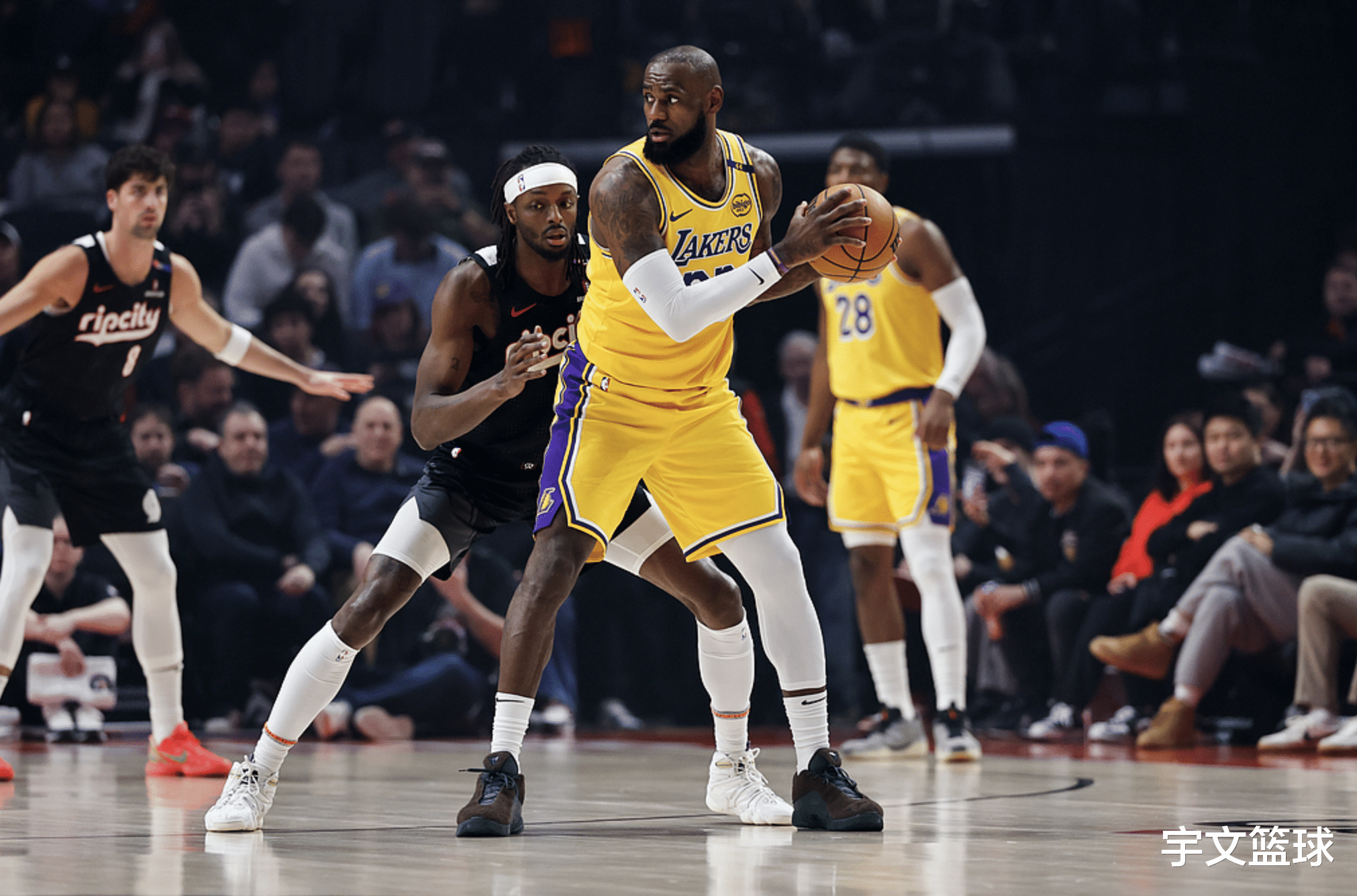 关于湖人在伦敦逆转引热议的信息