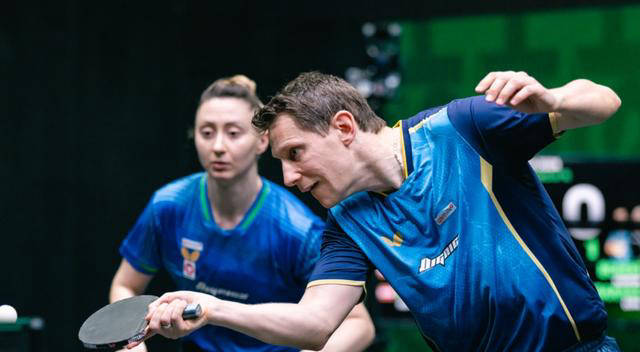 比赛实况直播,球迷热议胜负悬念 比赛实况直播,球迷热议胜负悬念