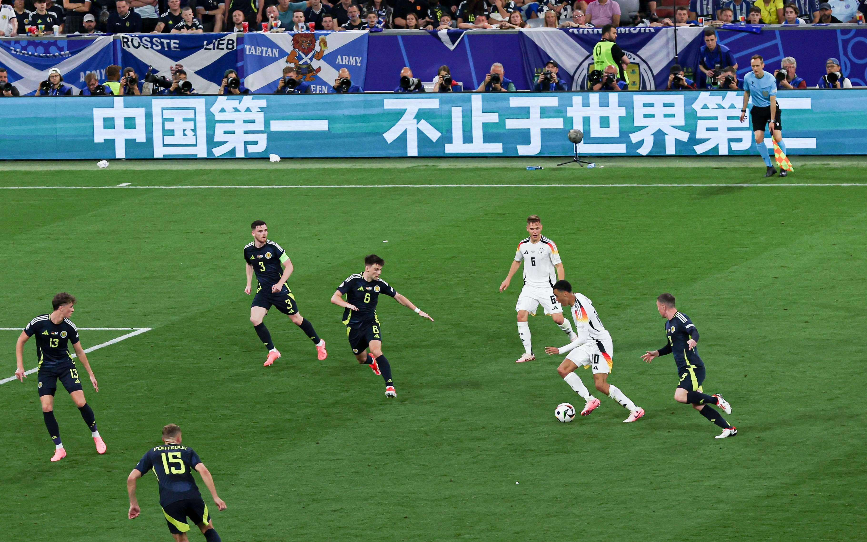 德国队主场获胜，挺进欧锦赛半决赛