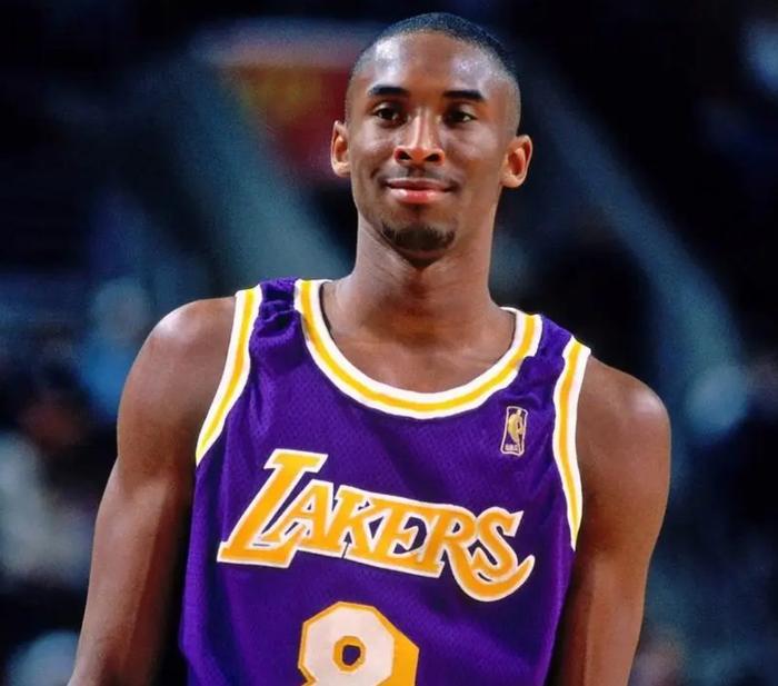 欧洲联赛闪耀明星球员,赛场光芒四射 欧洲联赛闪耀明星球员,赛场光芒四射