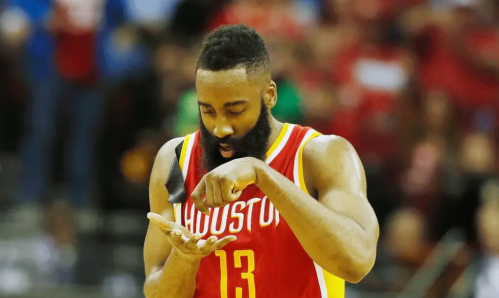 火箭力克篮网,哈登砍下三双表现抢眼 火箭力克篮网,哈登砍下三双表现抢眼