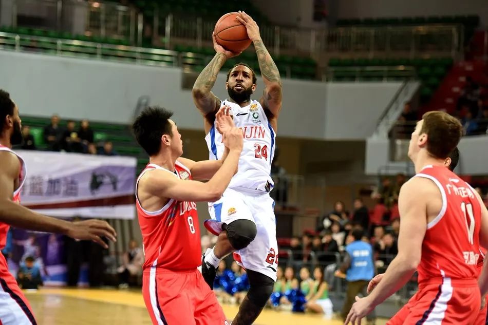 云南队在主场击败天津队,取得胜利 云南队在主场击败天津队,取得胜利