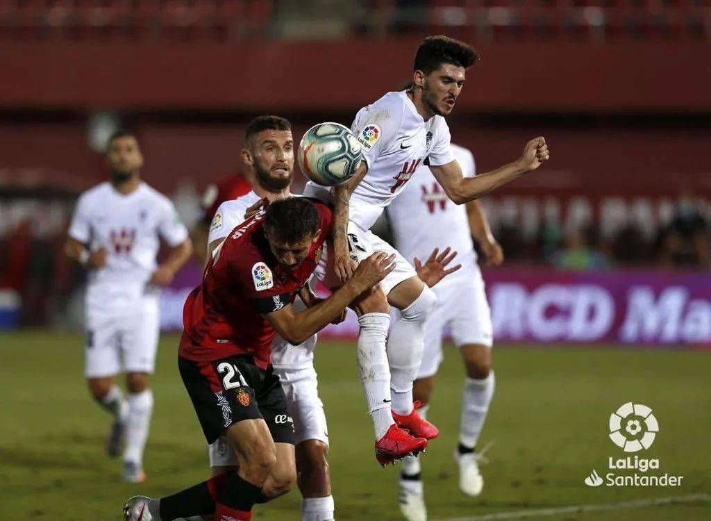 包含格拉纳达主场战平强敌,保持不败纪录的词条 包含格拉纳达主场战平强敌,保持不败纪录的词条