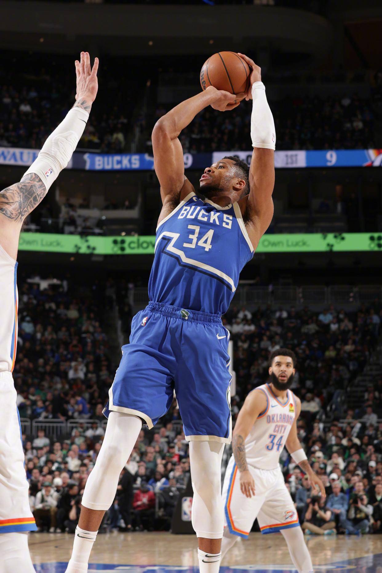 雄鹿客场遇难,字母哥全场33分囊括全队最高得分 雄鹿客场遇难,字母哥全场33分囊括全队最高得分