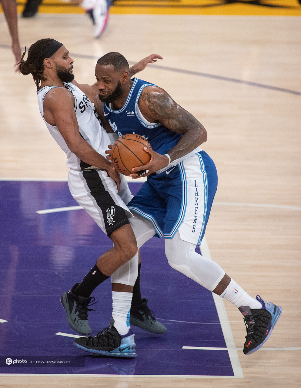 包含WBG绝杀圣安东尼奥马刺，安东尼·戴维斯团战一打五宿敌对决四强赛，引爆全场热议的词条